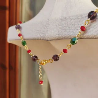Collana con cristalli colorati