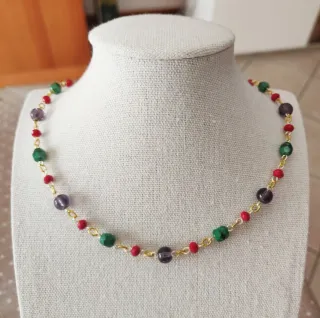 Collana con cristalli colorati