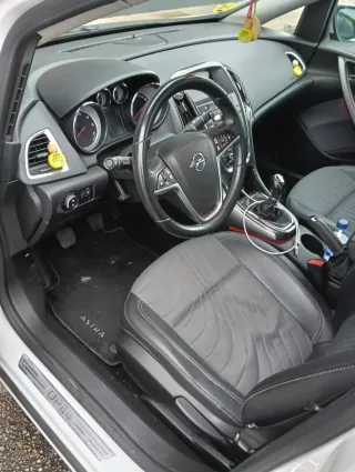 Opel Astra 2012