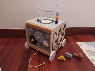 Cubo de actividades de arrastre para bebés