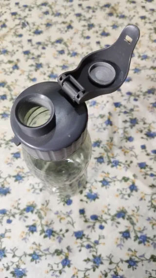 Borraccia in plastica trasparente colorata