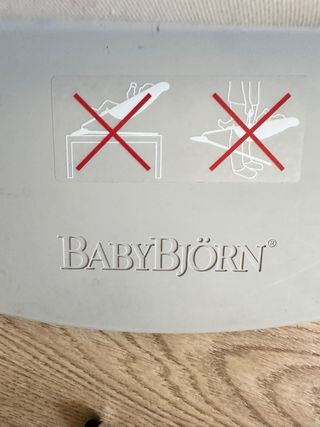 Hamaca bebé BabyBjörn y juguete