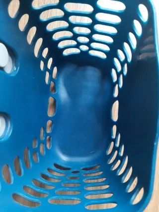 Cesta azul para bici de niño