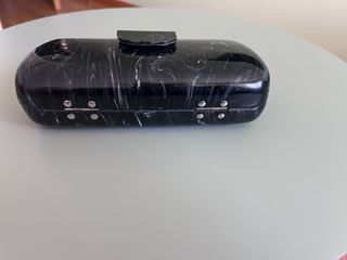 Bolso de fiesta negro efecto mármol