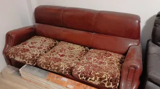 Sofá cama marrón y multicolor