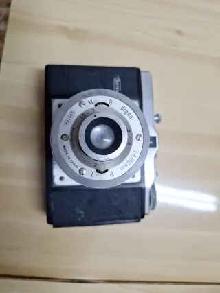 Cámara antigua Certes Digna 1:8/80mm