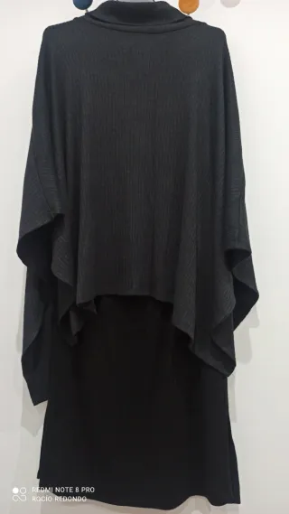 Poncho canalé de lana, vale a cualquier talla.