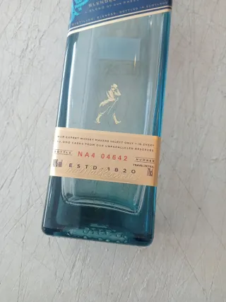 Bottiglia vuota di whisky Johnnie Walker Blue Label