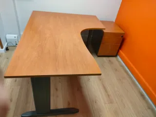 Mesa de oficina/despacho madera y metal
