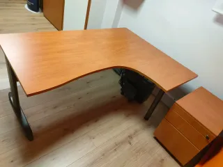 Mesa de oficina/despacho madera y metal
