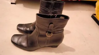 Botines de cuña negros