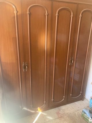 Armario 4 puertas madera Y regalo mesa camilla