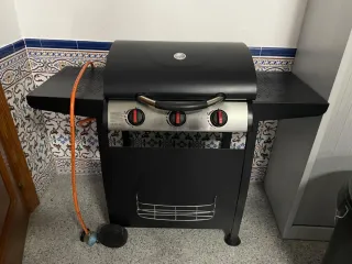 Barbacoa de gas negra