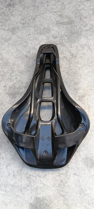 SILLÍN WEST BIKING ANTIPROSTATICO  DE GEL EN NEGRO