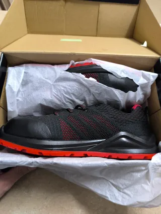 Botas Calima Negras y Rojas Talla 40..