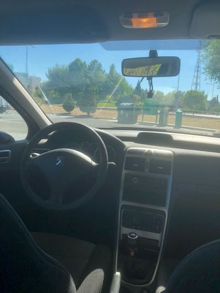 Peugeot 307 2006 con pegatina B