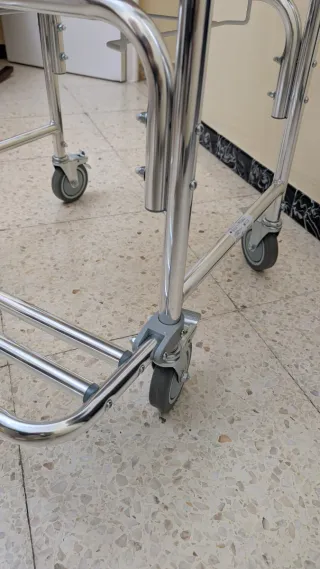 Silla inodoro ortopédica con ruedas