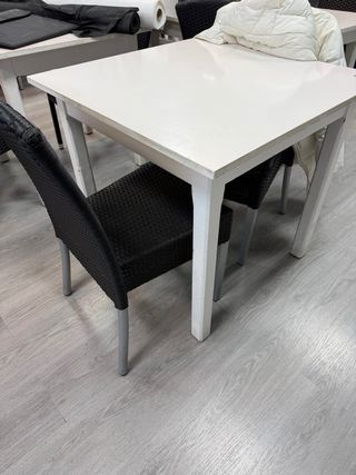 MESAS Y SILLAS HOSTELERÍA