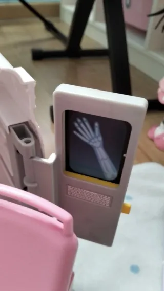 Ambulancia Barbie con muñecos