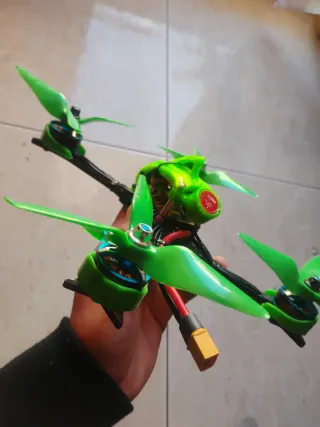 Dron de carreras FPV Negro y Verde