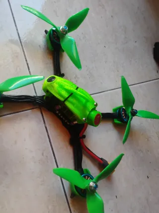 Dron de carreras FPV Negro y Verde