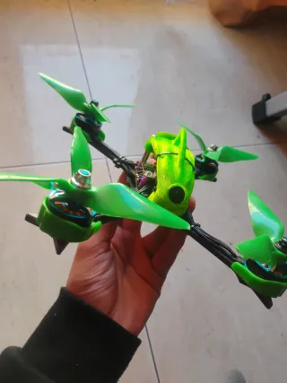 Dron de carreras FPV Negro y Verde