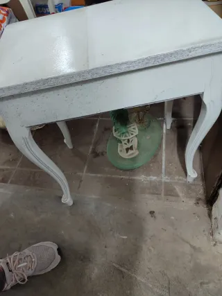 Mesita auxiliar blanca:15€