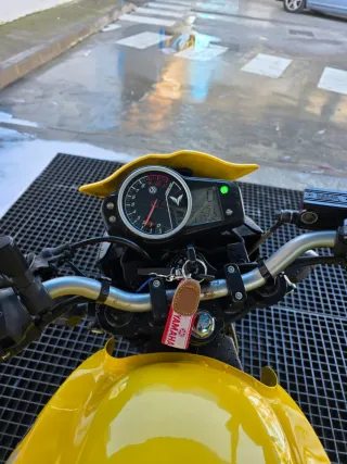 SYM Wolf 125 Amarilla (REBAJADA)