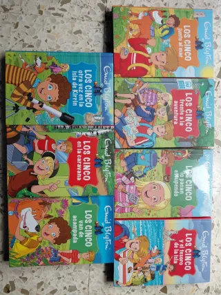 Los cinco junto al mar.