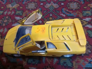 Macchina da collezione gialla