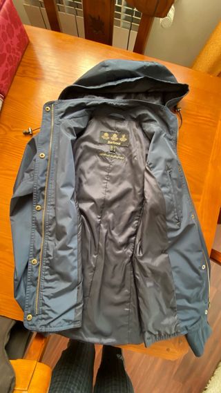 Chubasquero Barbour azul mujer