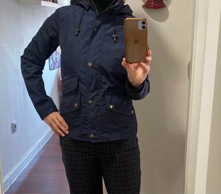 Chubasquero Barbour azul mujer