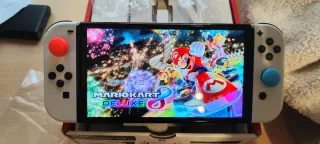 Nintendo Switch OLED Bianca - FIFA 22 e Mario Kart