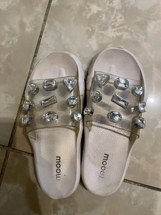 Chanclas moom con pedrería