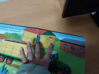 Libro infantil Tractores con solapas