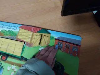 Libro infantil Tractores con solapas