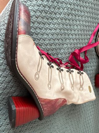 Botines Laura Cita Rojos y Blancos