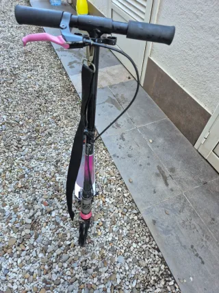 Patinete infantil rosa y plateado