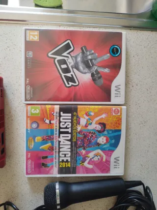 Consola Wii con 4 juegos y micrófonos