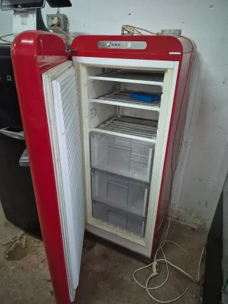 Congelador Smeg Rojo