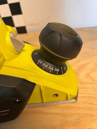 Plaina Elétrica Ryobi 600W