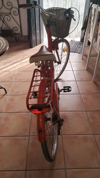 Bicicleta Naranja con Cesta y Portabultos