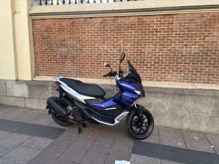 Aprilia SR GT 125 Azul