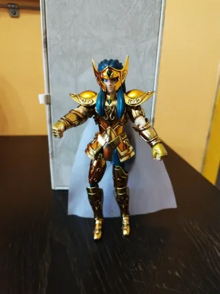 Caballero del Zodiaco Acuario Camus Bandai