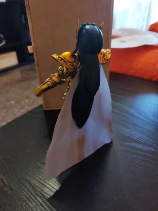 Caballero del Zodiaco Acuario Camus Bandai