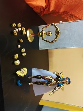 Caballero del Zodiaco Acuario Camus Bandai