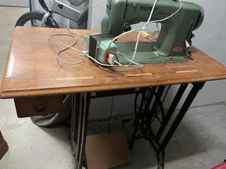 Máquina de coser antigua REFREY Preferida