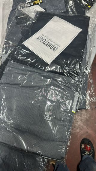 Pantalones de trabajo nuevos