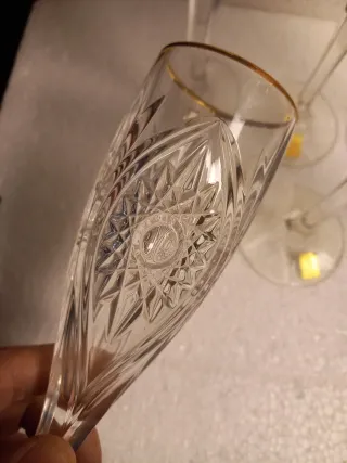 Copas de cristal labradas con borde dorado