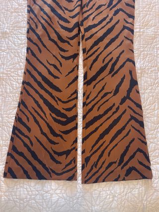 Pantalón de pinza estampado cebra